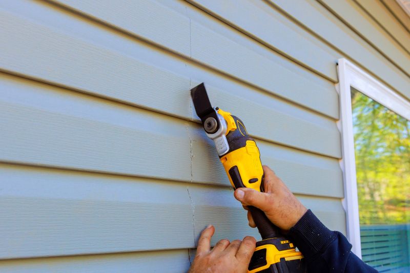 Sealing Cracks on Vinyl Siding