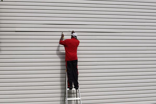 Loose Siding Repair in Janesville